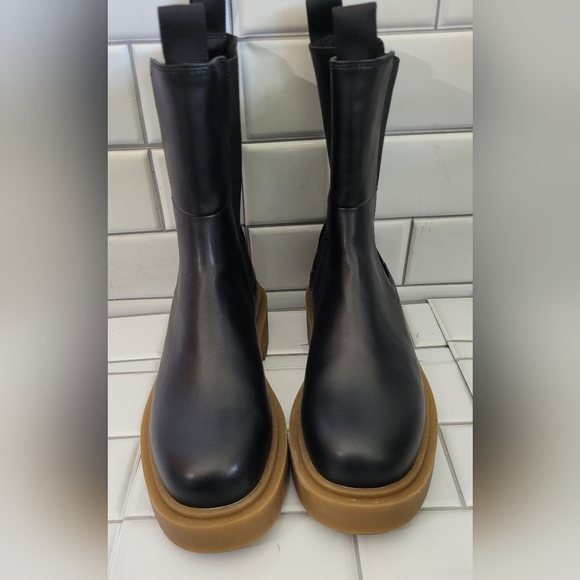 H&M  Ladies Black Faux Leather Chunky Platform Chelsea Style Boot 1.5in Platform - Picture 1 of 7